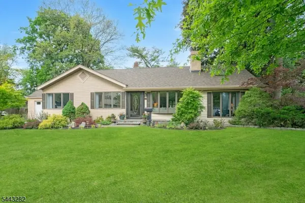 28 Pitcairn Ave, Hohokus Boro, NJ 07423