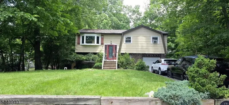 17 Penn State Trl, Hopatcong, NJ 07843 - #1