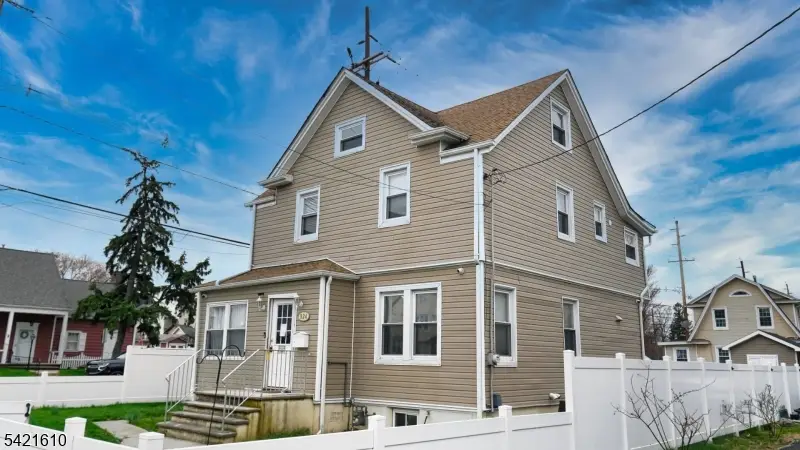 824 Chestnut St, Roselle, NJ 07203 - #1