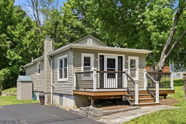 82 Fairview Dr, West Milford Twp., NJ 07480