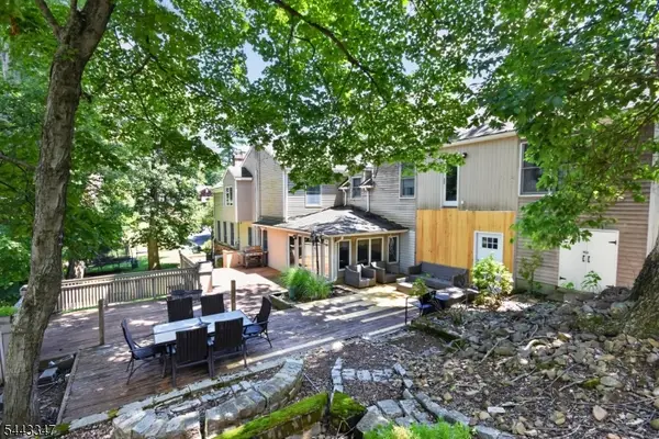 60 Washington Dr, Watchung Boro, NJ 07069