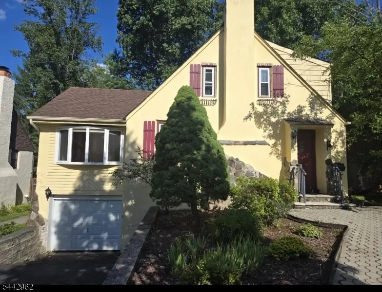 17 Dogwood Ter, Livingston, NJ 07039 - #1