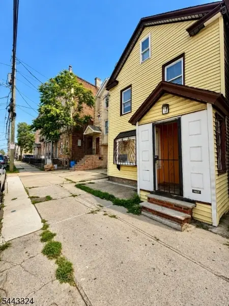 552 E Jersey St, Elizabeth, NJ 07206 - #1