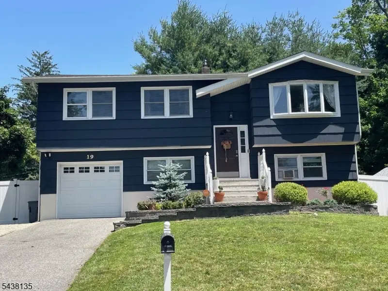 19 Selma Blvd, Chester, NJ 07869 - #1