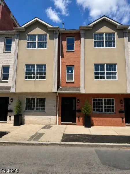 16 E Kinney St, Newark, NJ 07102 - #1