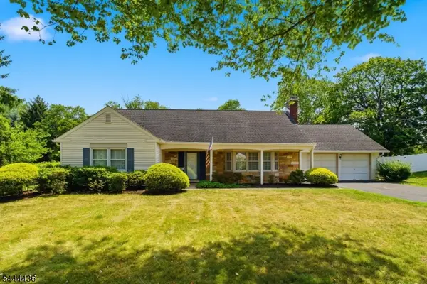 23 Sweetbriar Rd, Franklin Twp., NJ 08873