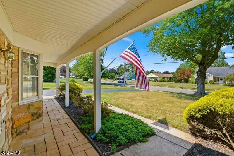 23 Sweetbriar Rd, Franklin, NJ 08873 - #3