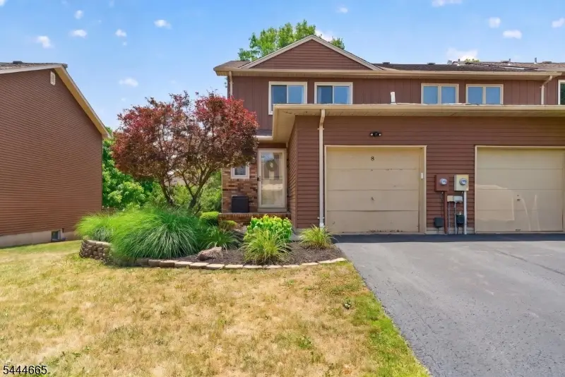 8 Saxonney Cir, Raritan, NJ 08822 - #2