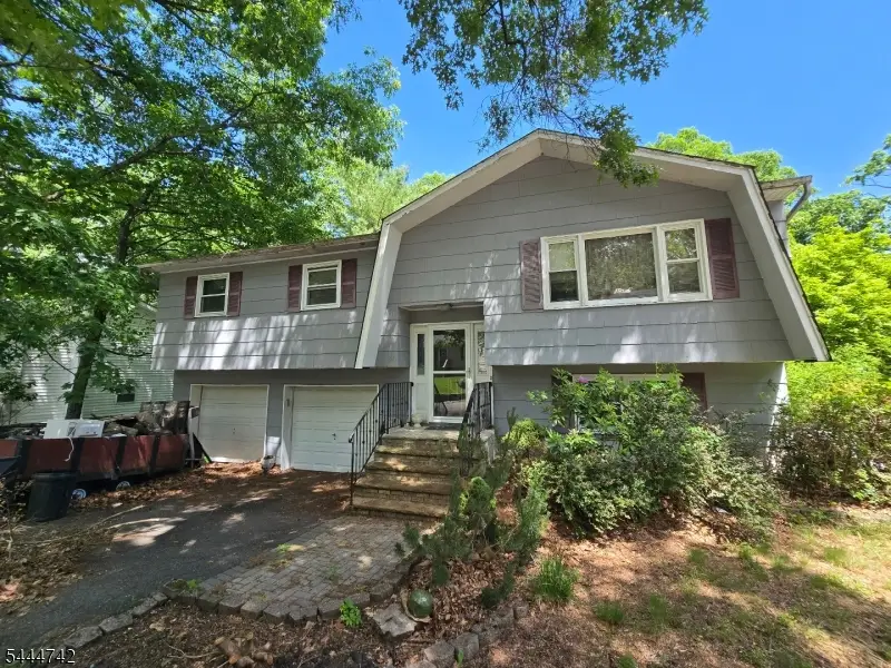 9 Marshall Trl, Hopatcong, NJ 07843 - #2