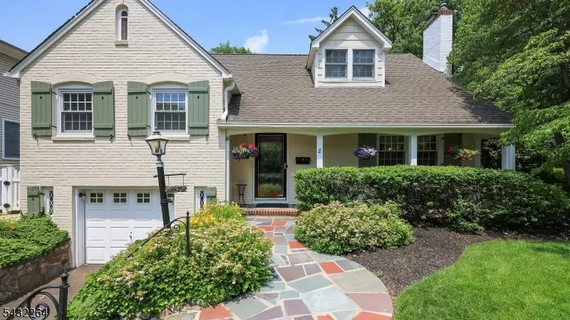 8 Cummings St, Cranford, NJ 07016 - #1