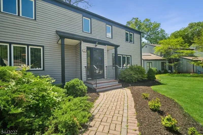 12 Arbor Ct, Livingston, NJ 07039 - #2
