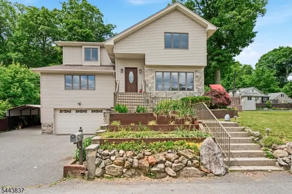 8 Oakwood Rd, Jefferson Twp., NJ 07849