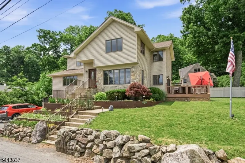 8 Oakwood Rd, Lake Hopatcong, NJ 07849 - #2