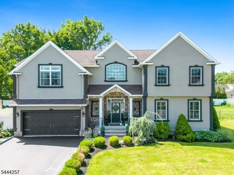 8 Ferndale Pl, Pompton Plains, NJ 07444 - #2