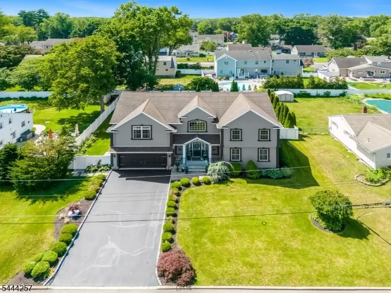 8 Ferndale Pl, Pompton Plains, NJ 07444 - #3