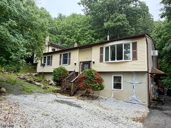 120 Barry Dr N, Vernon Twp., NJ 07422