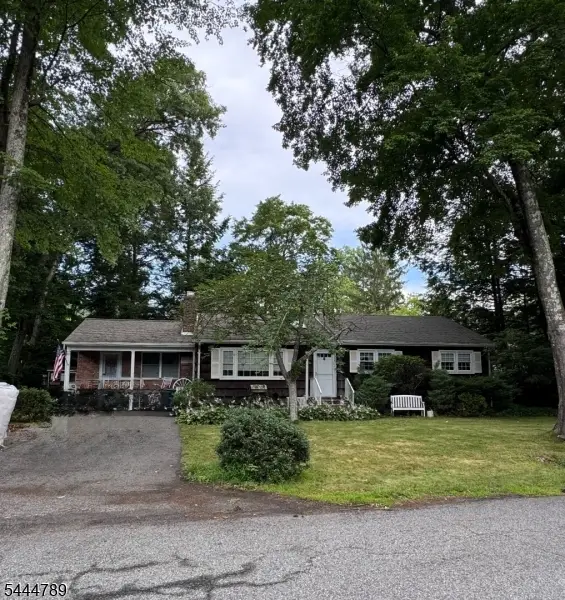 2 Mohican Trl, Jefferson Twp., NJ 07438