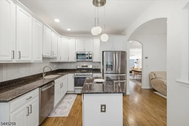 21 Chestnut Ct #11, Cedar Grove, NJ 07009 - #3