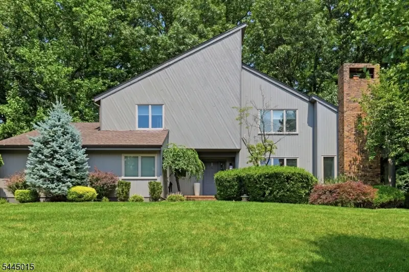 8 N Bayard Ln, Mahwah, NJ 07430 - #1