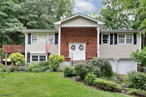 6 Cooper Dr, Wanaque Boro, NJ 07456