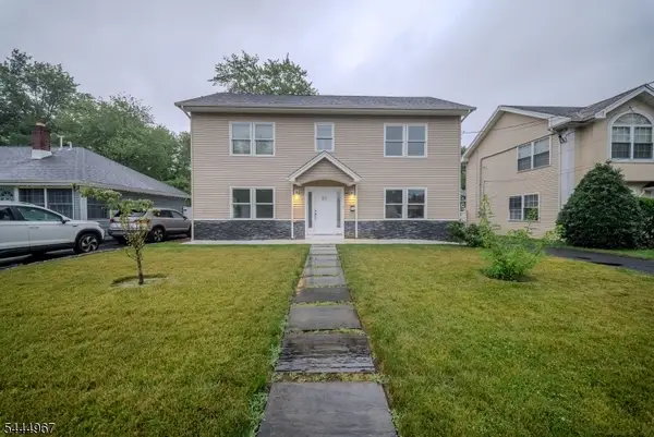 51 Greenwich Dr, Bergenfield Boro, NJ 07621