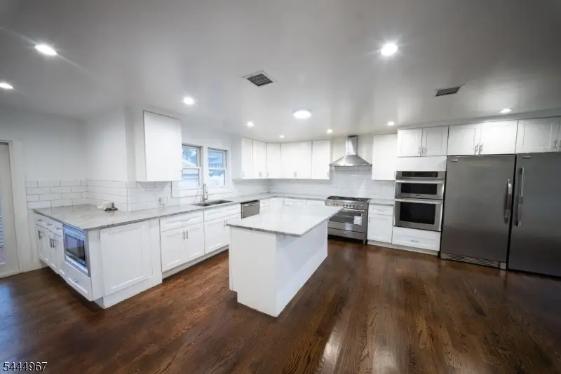 51 Greenwich Dr, Bergenfield, NJ 07621 - #2