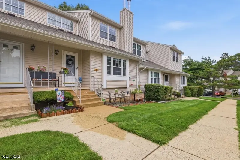 138 Sunnyvale Ct, Franklin, NJ 08873 - #1