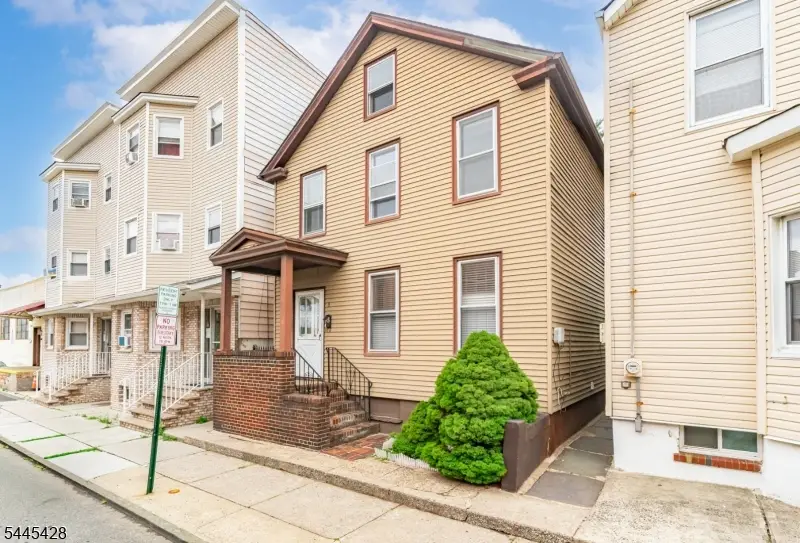 8 Lincoln Ave, Kearny, NJ 07032 - #2