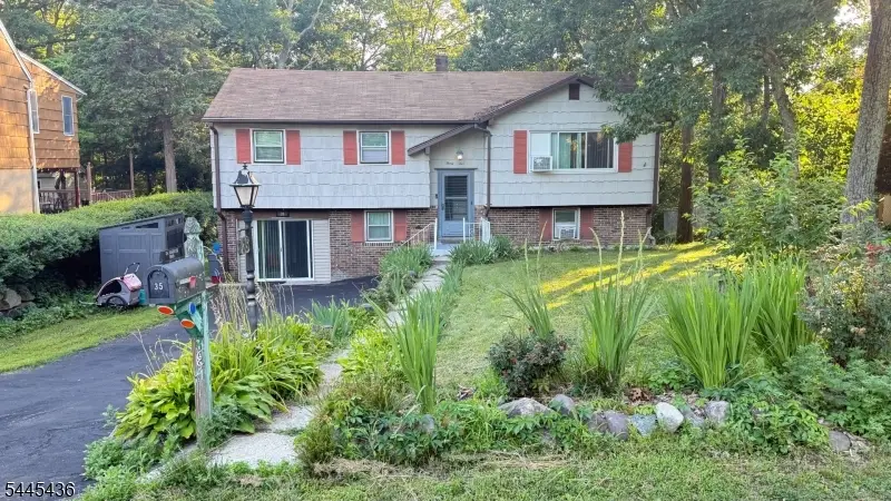 35 Lakeview Rd, Ringwood, NJ 07456 - #1
