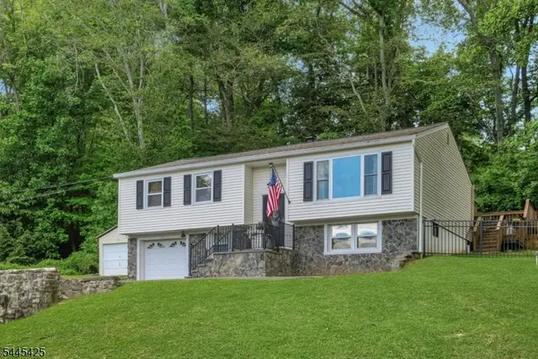 3 S Hillside Dr, Mount Olive Twp., NJ 07828