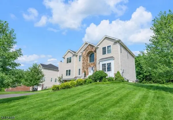 6 Jacob Way, Lopatcong Twp., NJ 08865