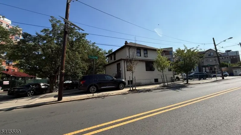 659 New Point Rd, Elizabeth, NJ 07206 - #1