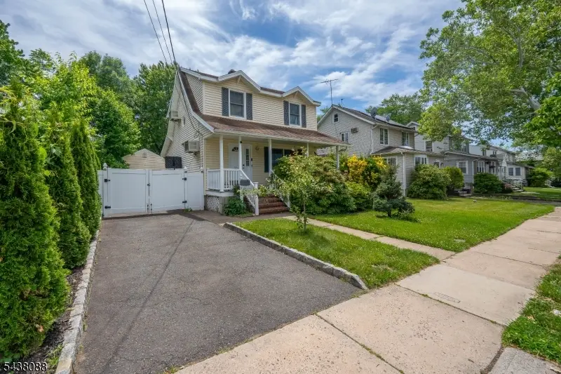 256 Fycke Ln, Teaneck, NJ 07666 - #1
