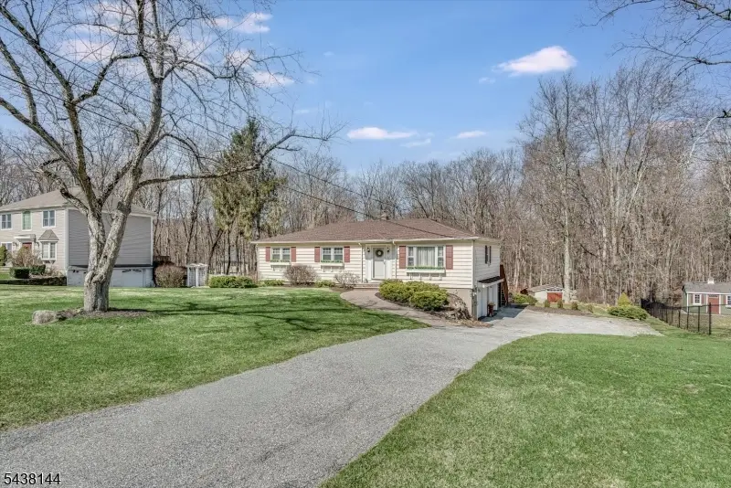 52 Castlewood Trl, Sparta, NJ 07871 - #2