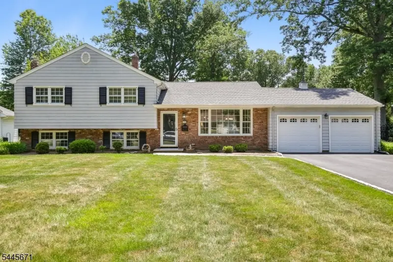 39 Whitney Dr, Berkeley Heights, NJ 07922 - #1