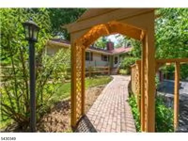 37 Grandview Pl, North Caldwell Boro, NJ 07006