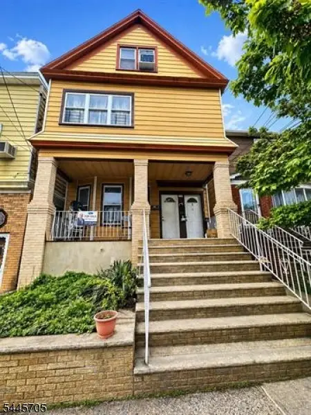 163 W 24th St, Bayonne City, NJ 07002