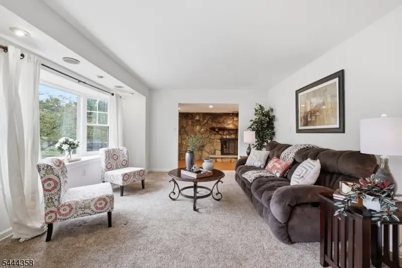 264 Vanderveer Rd, Bradley Gardens, NJ 08807 - #2