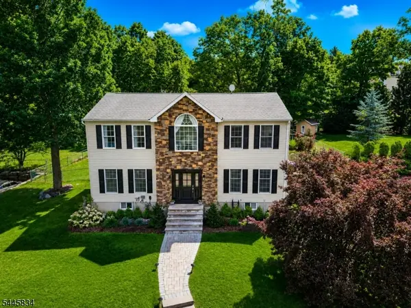 8 Cross Oak Ln, West Milford Twp., NJ 07480