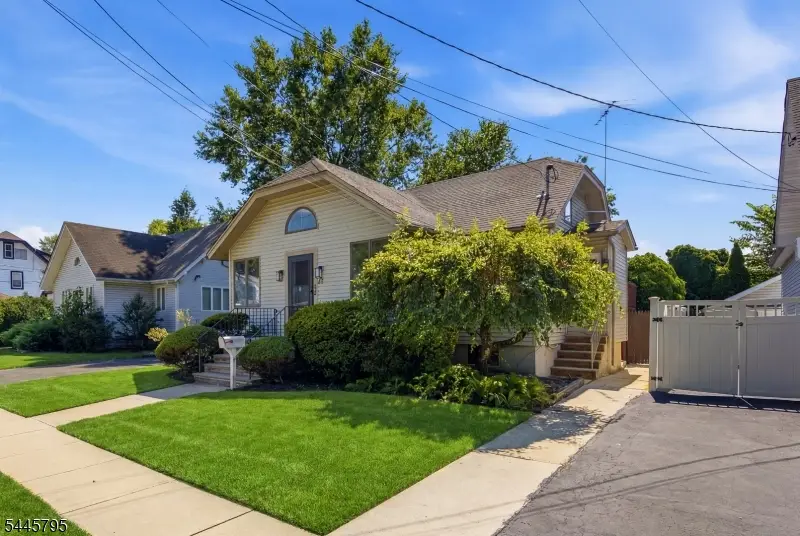 814 Willis Pl, Roselle Park, NJ 07204 - #3
