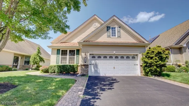 19 Republic Row, Franklin, NJ 08873 - #1
