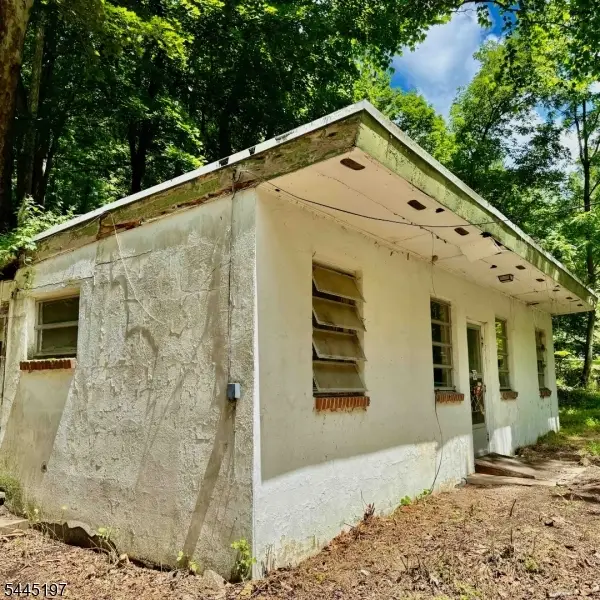 58 Hollow Rd, Lebanon, NJ 08826 - #2