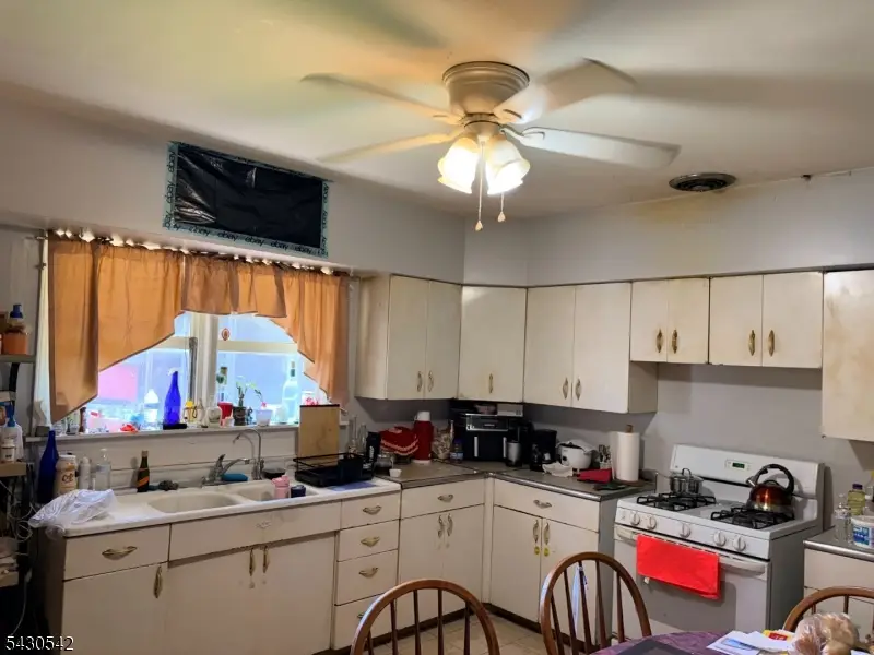 52 Lakeview Ave, Paterson, NJ 07503 - #3