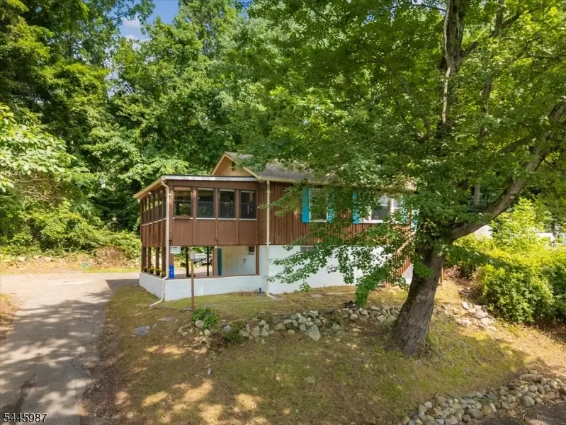 19 W Shawnee Trl, Lake Hopatcong, NJ 07885 - #1