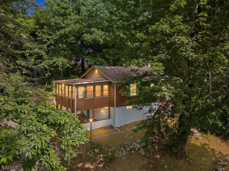 19 W Shawnee Trl, Lake Hopatcong, NJ 07885 - #2