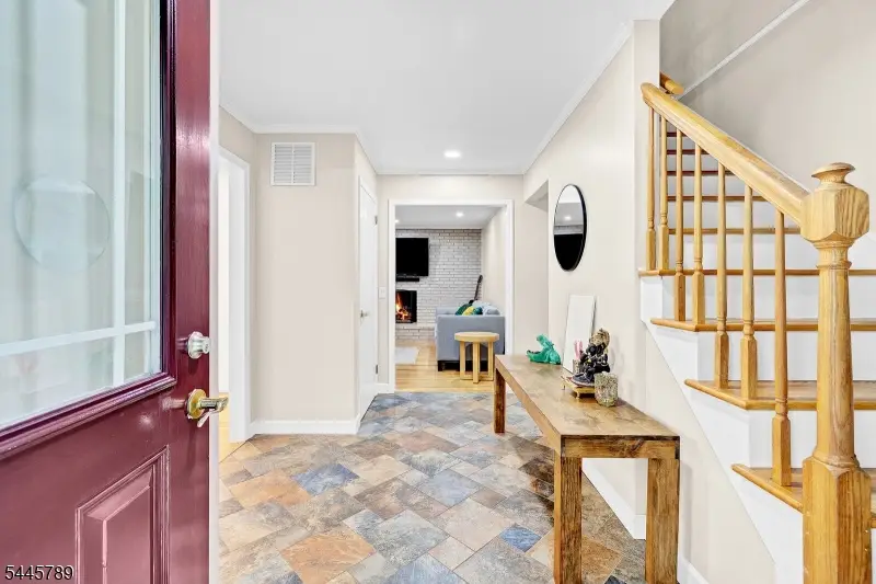 151 Cottage Pl W, Long Hill, NJ 07933 - #3