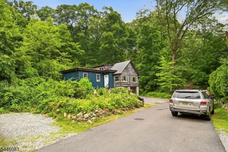 83 Terra Cotta Rd, Hewitt, NJ 07421 - #3