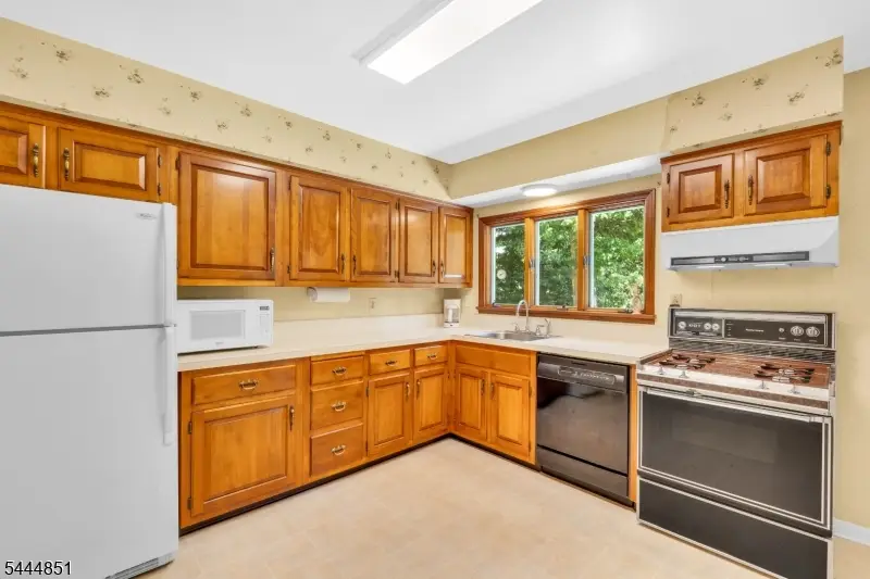 28 Southard Pl, Basking Ridge, NJ 07920 - #2