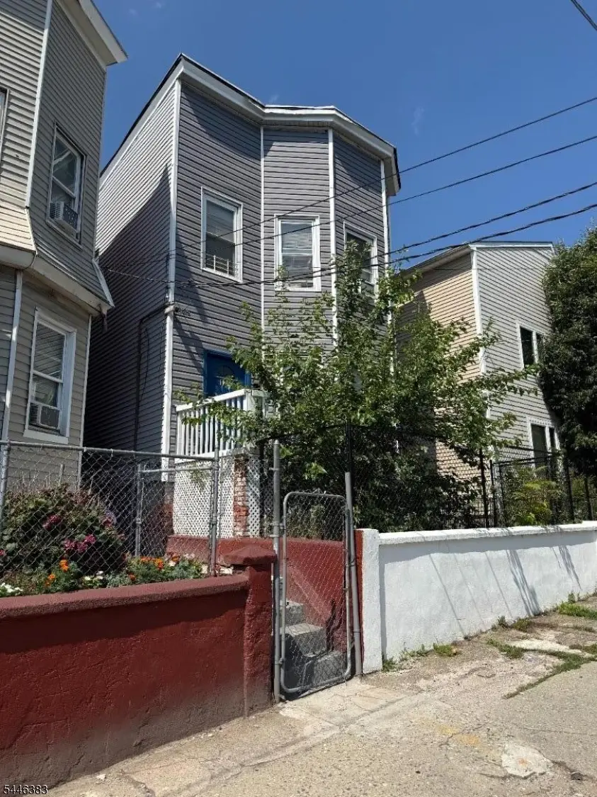 125 Governor St, Paterson, NJ 07501 - #1