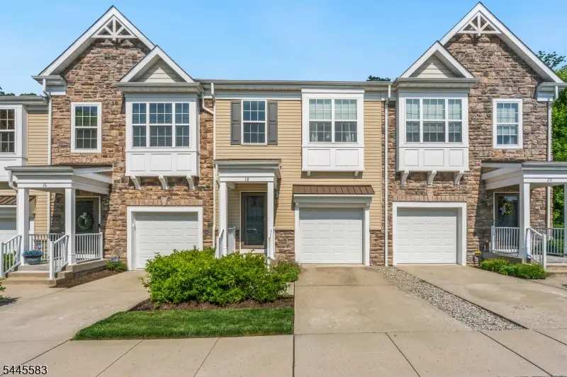 18 Bahr Cir, Verona, NJ 07044 - #1
